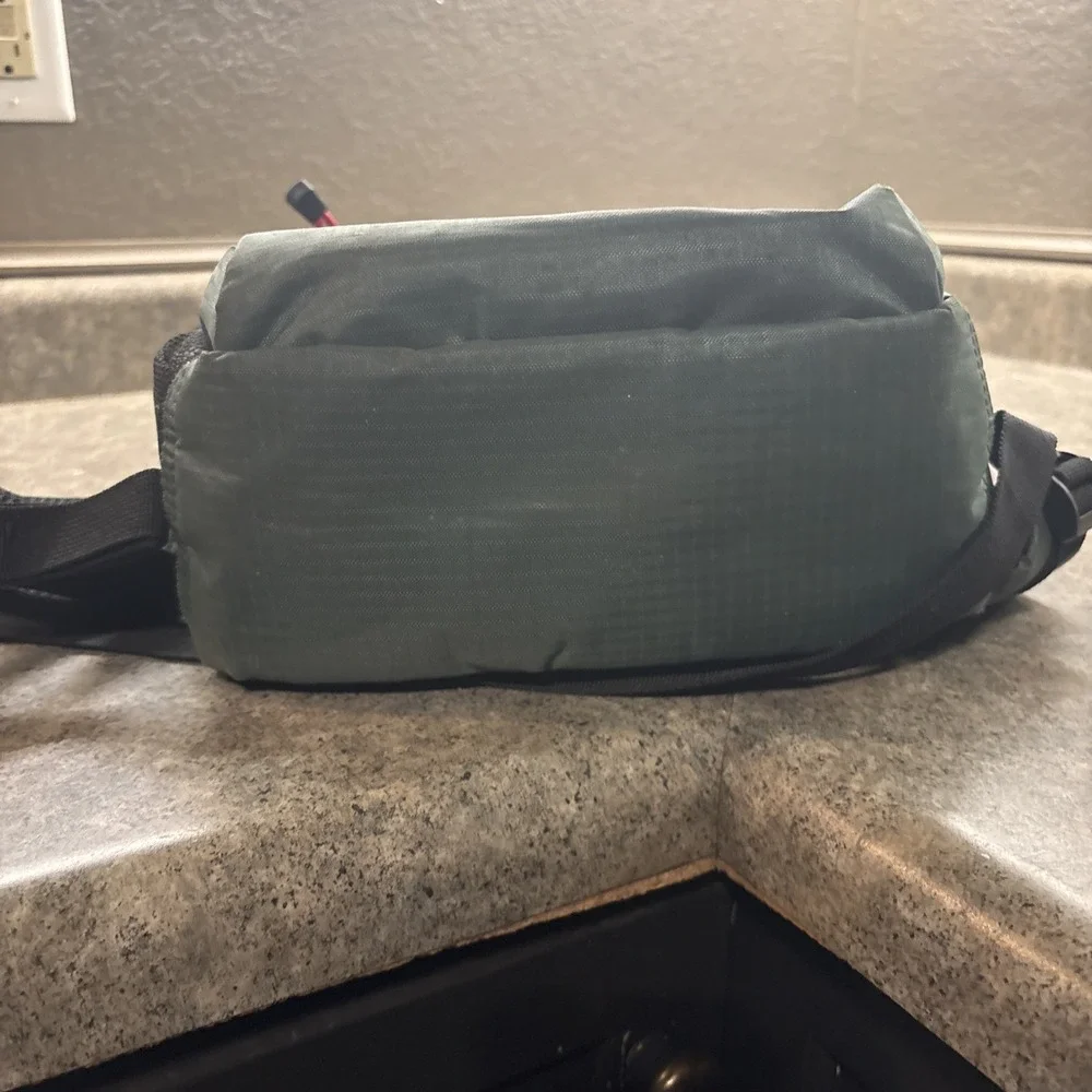 Lew's 3700 Sling Tackle Bag Fishing Tactical Green American Hero Very Good Cond.